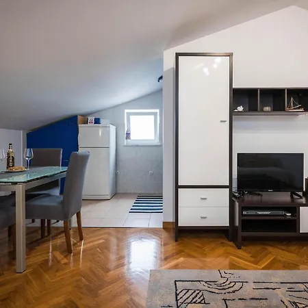 Two-bedroom In Betiga * Barbariga